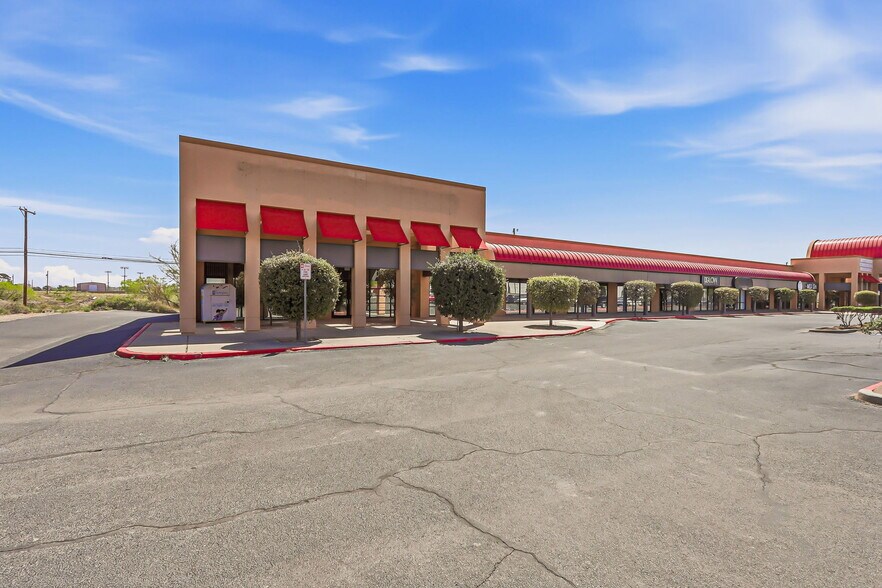 1030 Zaragosa Rd, El Paso, TX à louer - Photo du bâtiment - Image 2 de 9