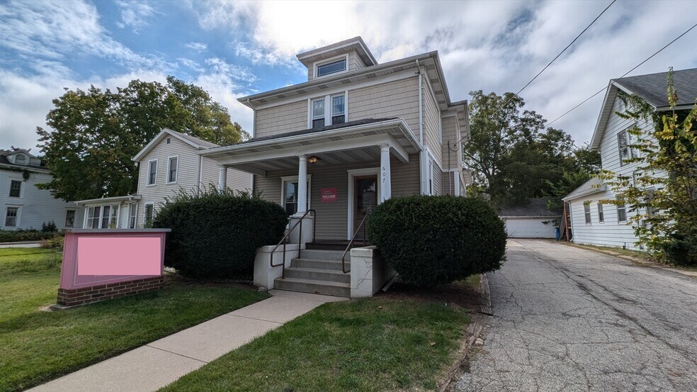 607 Lincolnway W, Mishawaka, IN à louer - Photo du bâtiment - Image 1 de 16