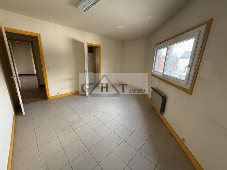 Industrial in Montreuil for lease - Interior Photo - Image 3 of 6