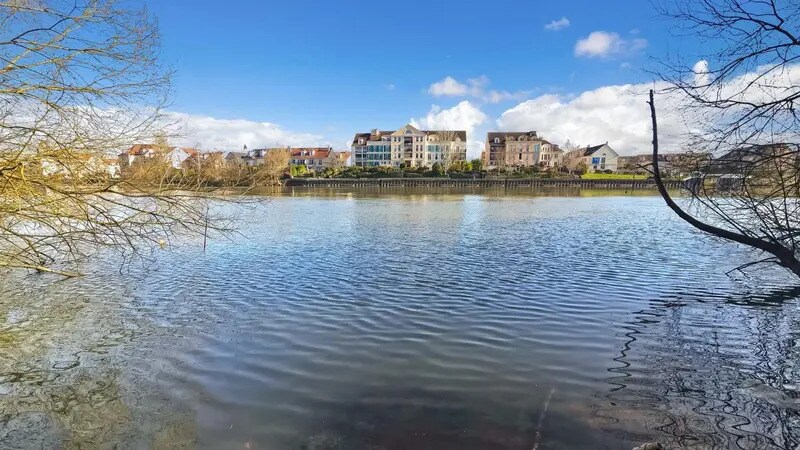 Local d'activités dans Cergy à vendre - Photo du bâtiment - Image 2 de 18