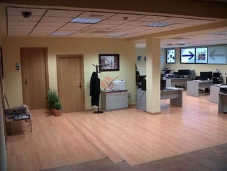 Plus de détails pour Multi-résidentiel à vendre