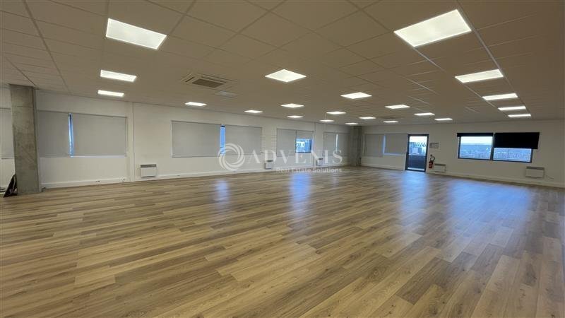 Office in Ferrières-en-Brie for sale - Interior Photo - Image 1 of 12
