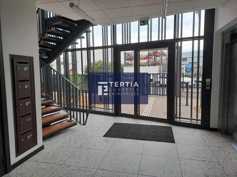 Office in Mauguio for lease - Building Photo - Image 3 of 9
