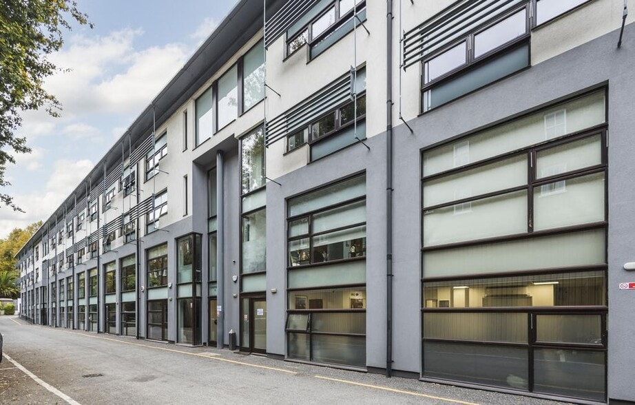 3 Addison Bridge Pl, London for lease - Building Photo - Image 2 of 38