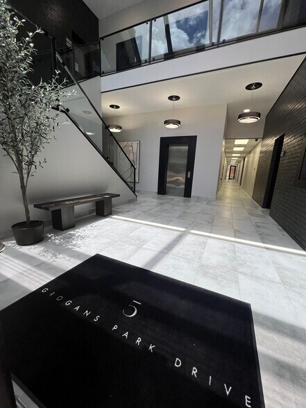 5 Grogan's Park, The Woodlands, TX à louer - Hall d’entrée - Image 2 de 4