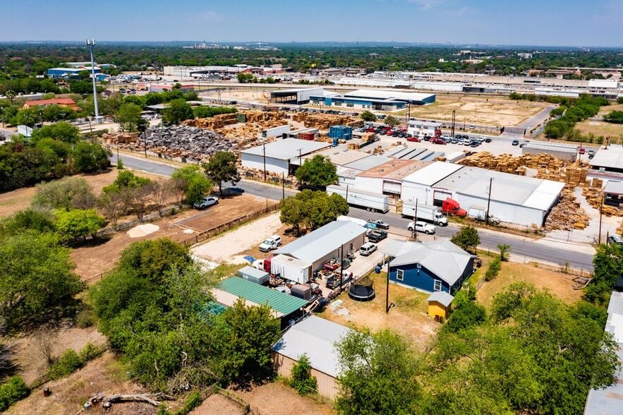 514 Merida St, San Antonio, TX for lease - Building Photo - Image 2 of 6