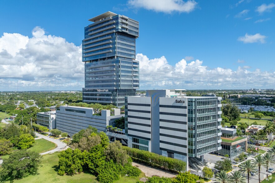 21550 Biscayne Blvd, Aventura, FL à louer - Photo principale - Image 1 de 36