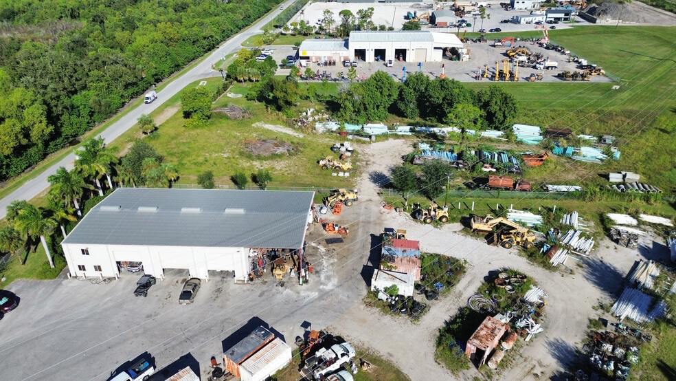 16751 Old US Highway 41, Fort Myers, FL à louer - Photo du bâtiment - Image 3 de 6