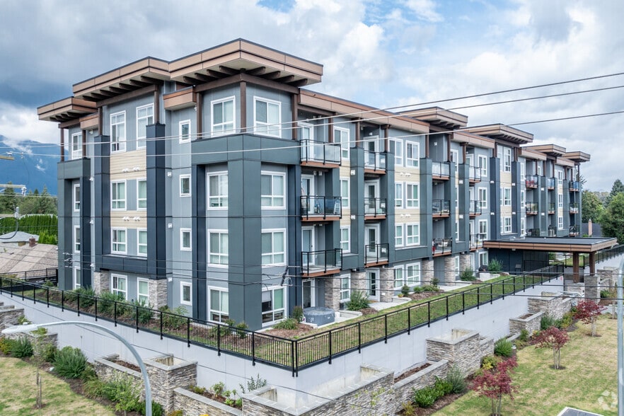 46183-46187 Yale Rd, Chilliwack, BC for sale - Primary Photo - Image 1 of 1