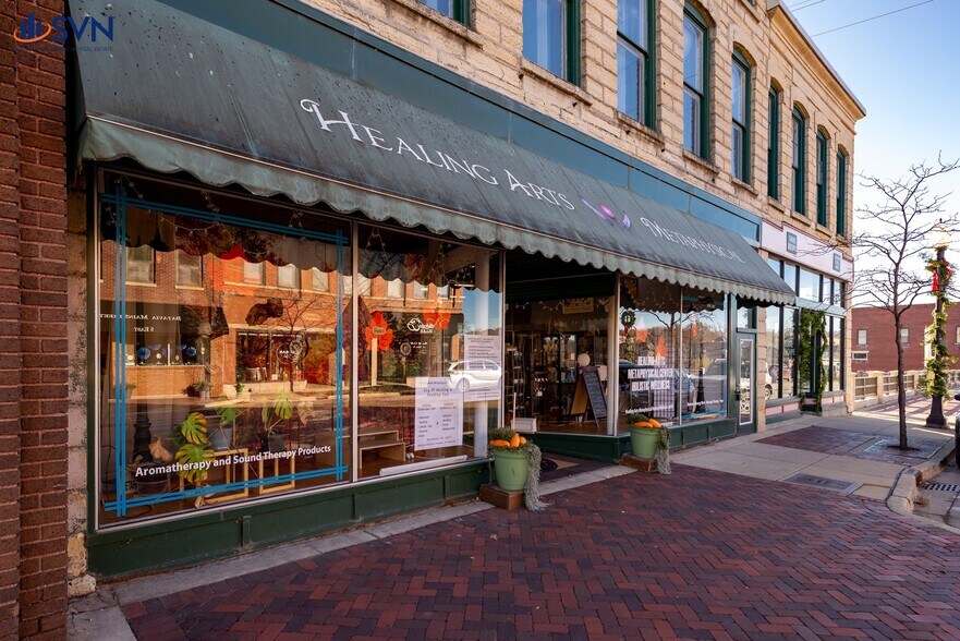 4 E Wilson St, Batavia, IL à vendre - Photo du bâtiment - Image 2 de 7