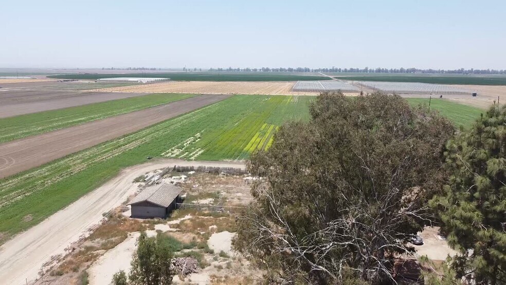 17712 Adobe Rd, Bakersfield, CA à vendre - Vidéo sur l’inscription commerciale - Image 2 de 5
