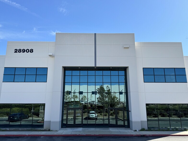28908 Avenue Paine, Valencia, CA à louer - Photo du bâtiment - Image 3 de 11
