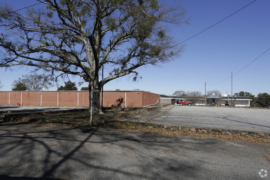 400 Bon Air St, Mauldin, SC à louer - Photo du bâtiment - Image 3 de 10