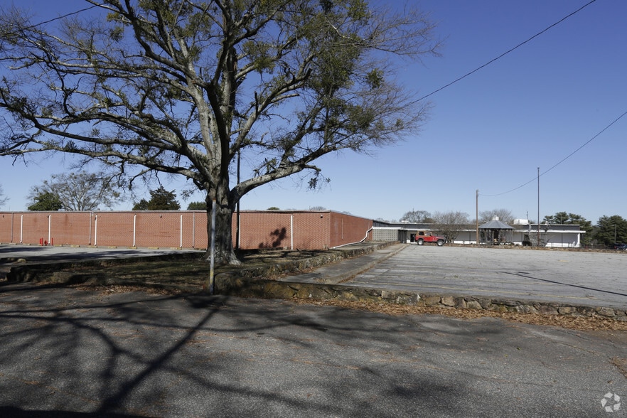 400 Bon Air St, Mauldin, SC à louer - Photo du bâtiment - Image 3 de 10