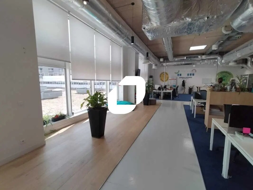 Office in Montreuil for lease Building Photo- Image 1 of 16