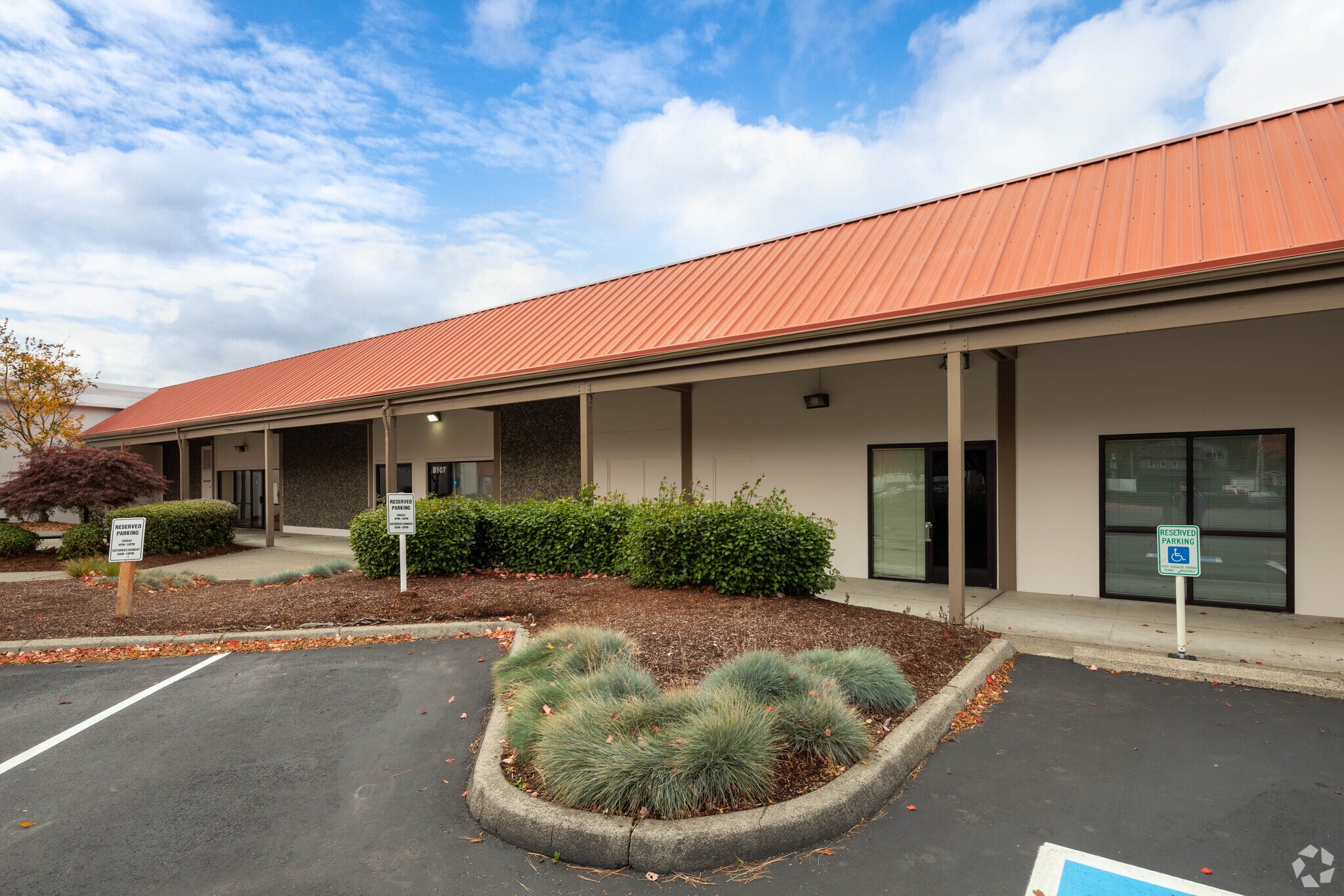 Kent Business Campus portfolio of 4 properties for sale on LoopNet.ca Primary Photo- Image 1 of 5