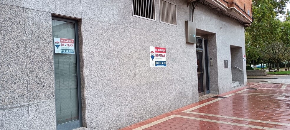Retail in Valladolid for lease - Building Photo - Image 3 of 45