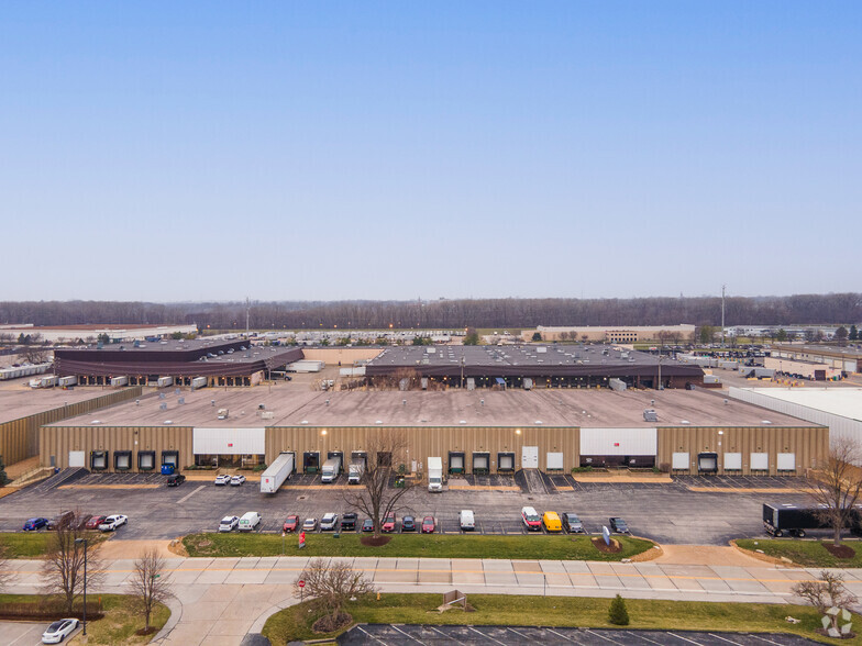 4341-4349 Green Ash Dr, Earth City, MO for lease - Building Photo - Image 2 of 7