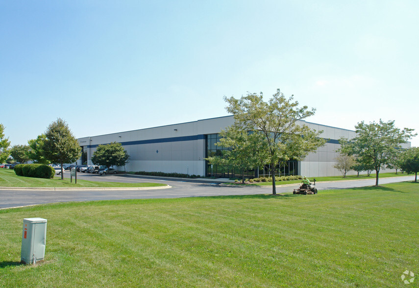 555 Remington Blvd, Bolingbrook, IL for lease - Building Photo - Image 2 of 3