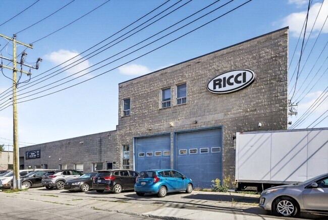 Plus de détails pour 10205 Av Armand-Lavergne, Montréal, QC - Industriel à vendre