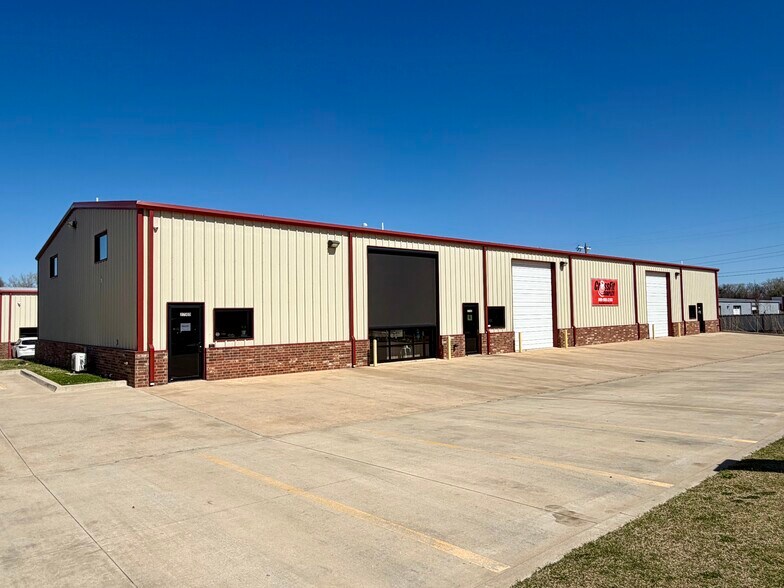 2740 Global Pky, Oklahoma City, OK à louer - Photo du bâtiment - Image 3 de 10