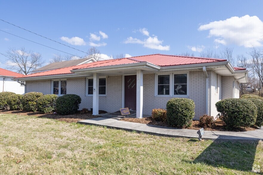 303 N Willow Ave, Cookeville, TN à louer Photo intérieure- Image 1 de 1