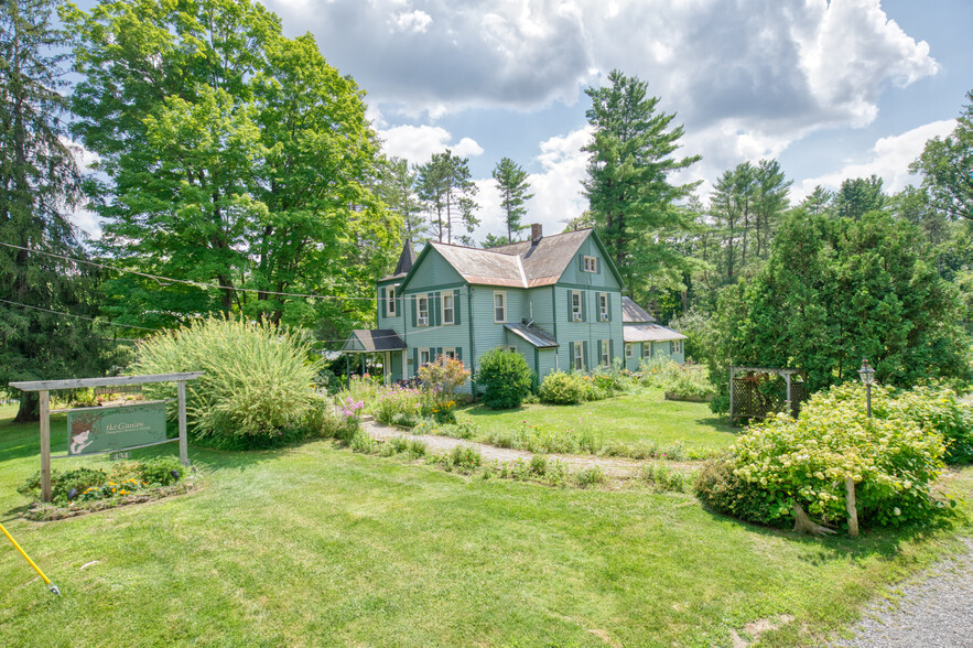 434-440 Church St, Saratoga Springs, NY à vendre - Photo du bâtiment - Image 1 de 1