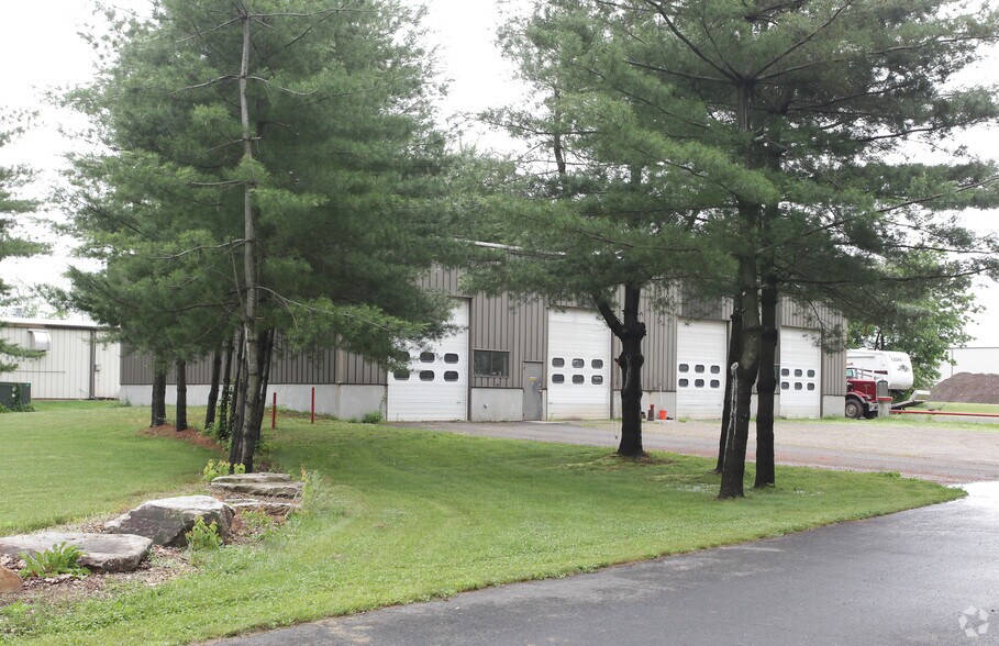 50 Newberry Rd, East Windsor, CT à louer - Photo du bâtiment - Image 3 de 22