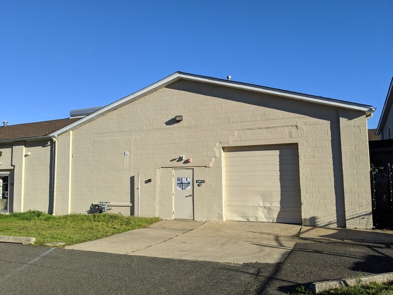 10 Lippincott Ln, Mount Holly, NJ à louer - Photo du bâtiment - Image 1 de 8