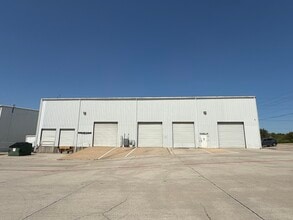 3500 Shelby Ln, Denton, TX for lease Interior Photo- Image 2 of 8