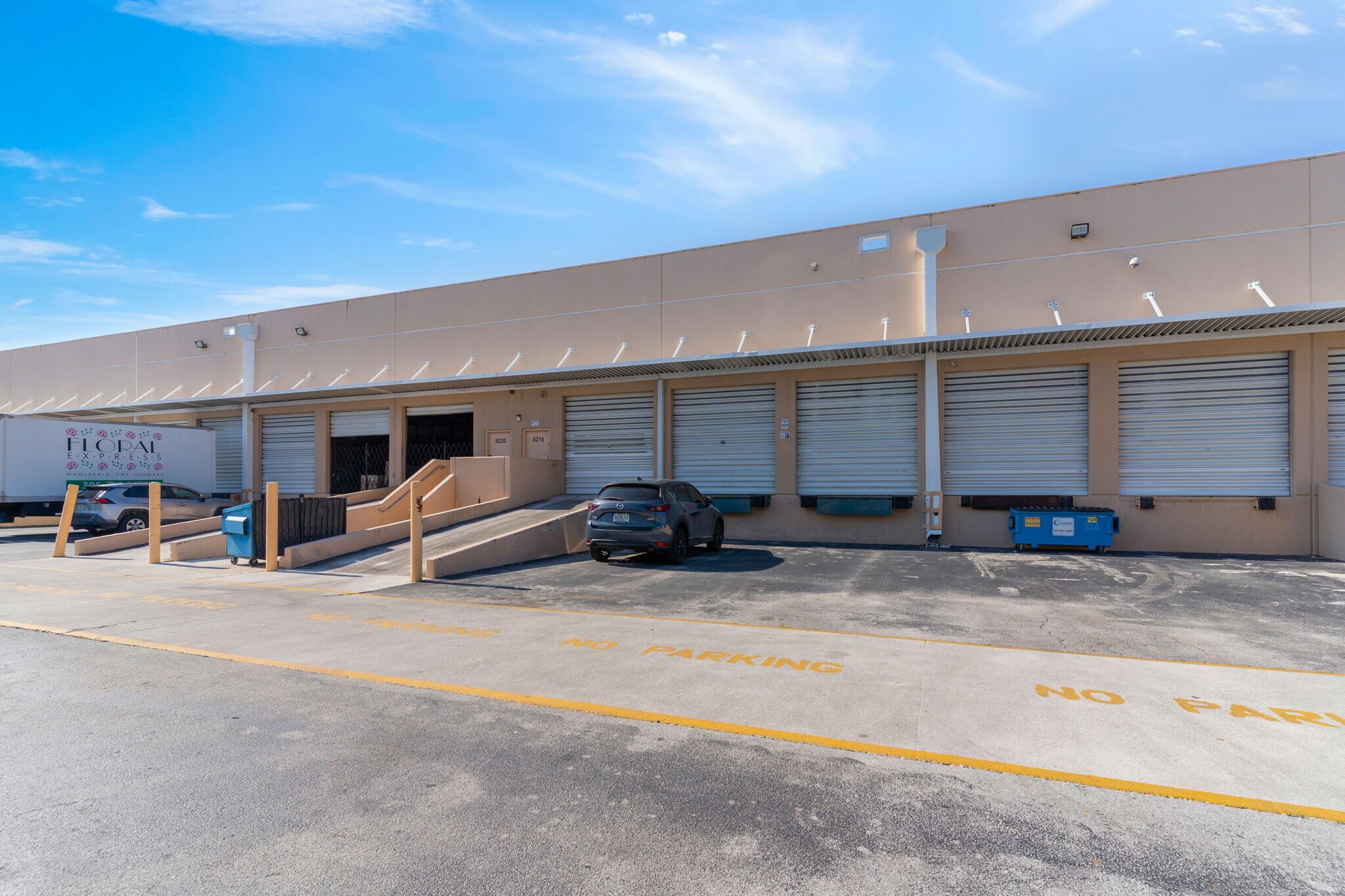 8200-8358 NW 30th Ter, Doral, FL à louer Photo du bâtiment- Image 1 de 58