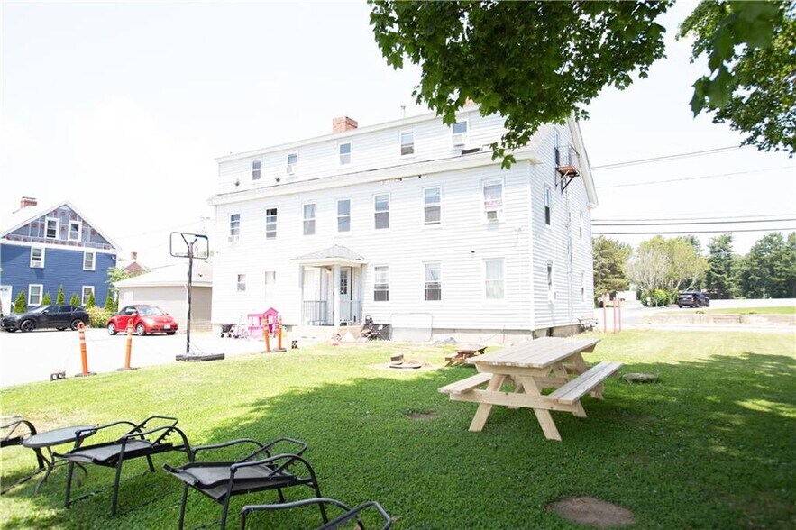 466 Washington St, Coventry, RI à vendre - Photo du bâtiment - Image 3 de 11