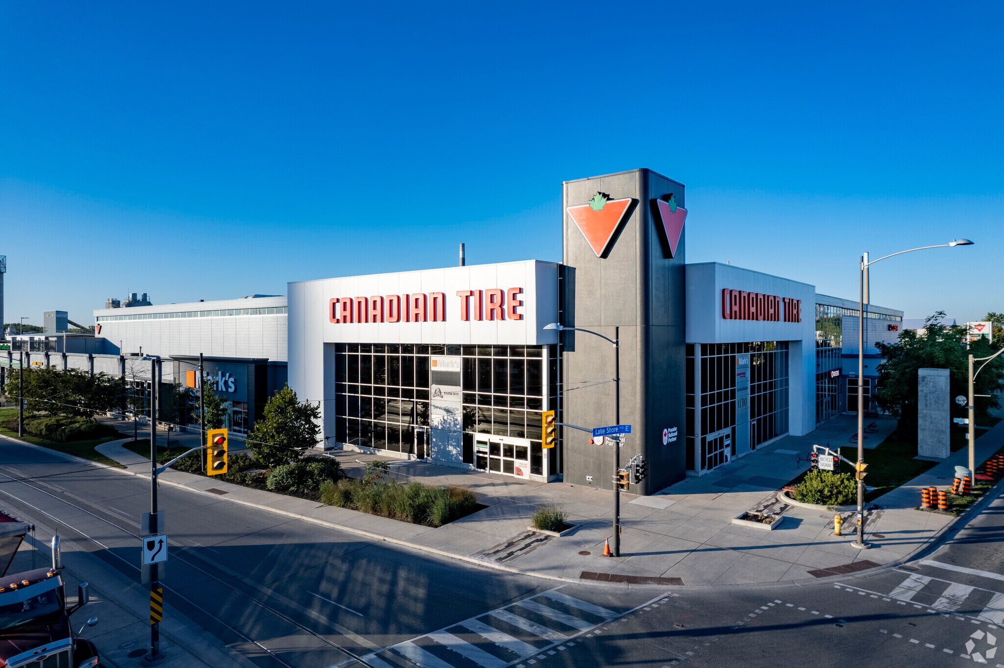 1015-1025 Lake Shore Blvd E, Toronto, ON for sale Primary Photo- Image 1 of 1