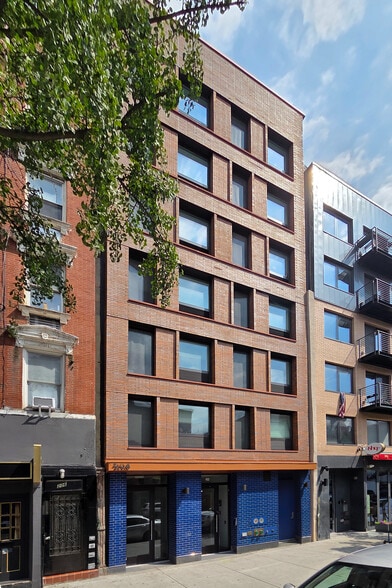 204 Avenue A, New York, NY for lease - Building Photo - Image 1 of 2