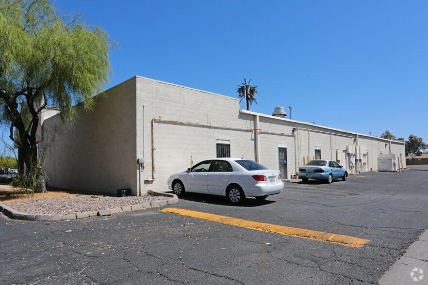 2051 W Guadalupe Rd, Mesa, AZ à louer - Photo du bâtiment - Image 3 de 7