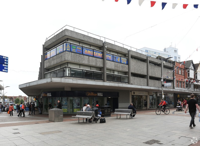 170-174 High St, Southend On Sea for lease - Building Photo - Image 1 of 17