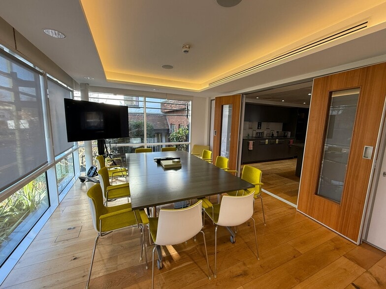Claremont Ln, Esher for lease - Building Photo - Image 2 of 8
