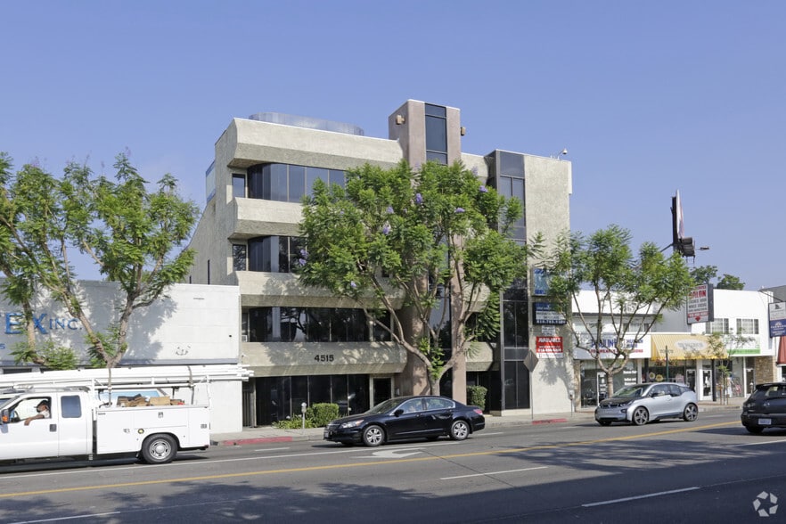 4515 Van Nuys Blvd, Sherman Oaks, CA for lease - Building Photo - Image 3 of 13