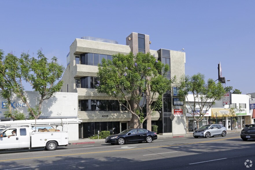 4515 Van Nuys Blvd, Sherman Oaks, CA à louer - Photo du bâtiment - Image 3 de 4