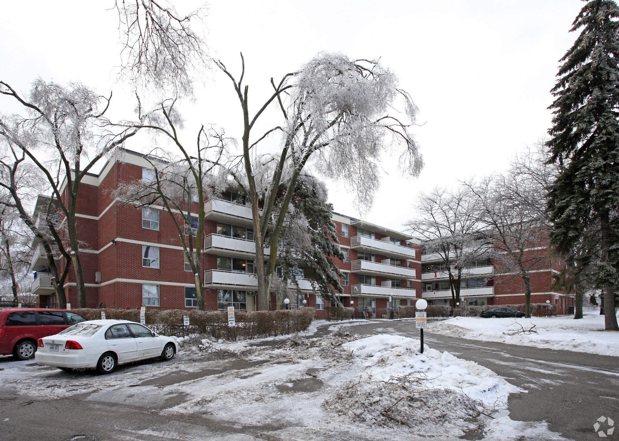 170 Sentinel Rd, Toronto, ON à vendre Photo du bâtiment- Image 1 de 1