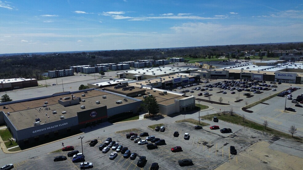 1111 E Army Post Rd, Des Moines, IA à louer - Photo du bâtiment - Image 3 de 27