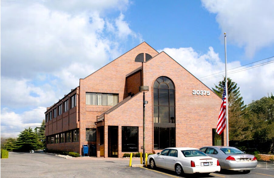 30375 Northwestern Hwy, Farmington Hills, MI for sale - Primary Photo - Image 1 of 14