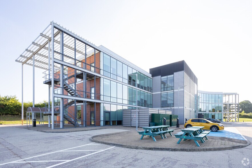 Trinity Rd, Ashford à louer - Photo du bâtiment - Image 2 de 4