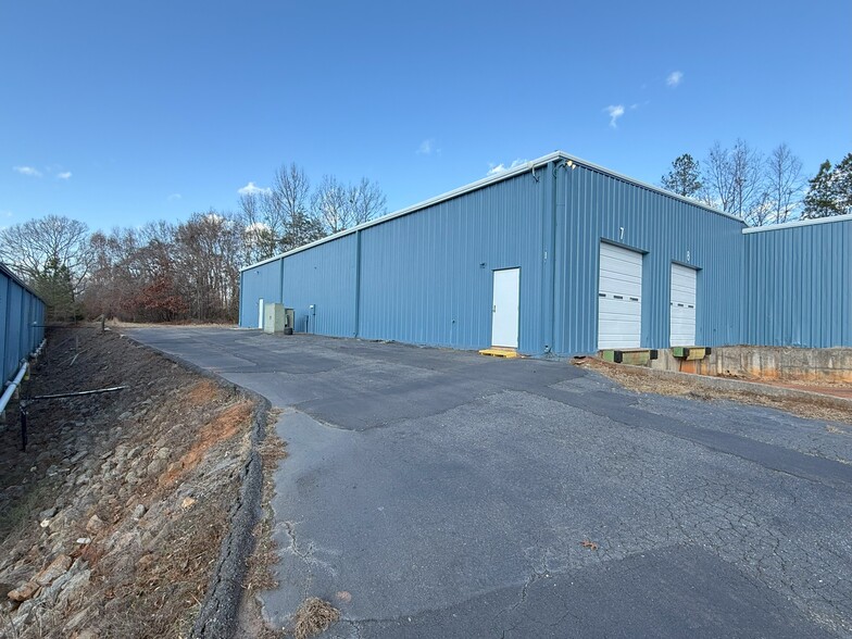 144 Industrial Dr, Forest City, NC à louer - Photo du bâtiment - Image 3 de 9