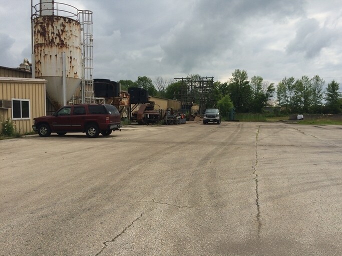 300 Commerce St, Belgium, WI à vendre - Photo du bâtiment - Image 2 de 7