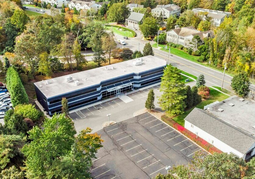 650 Danbury Rd, Ridgefield, CT à vendre - Photo du bâtiment - Image 2 de 24