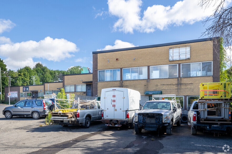 170-216 Prom Ronald, Montréal-Ouest, QC à louer - Photo du bâtiment - Image 2 de 3