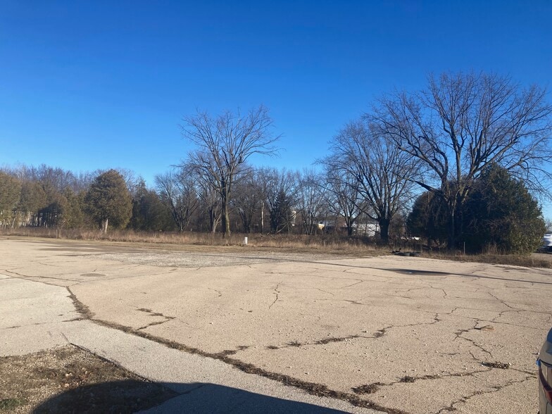 1596 Marinette Ave, Marinette, WI for sale - Building Photo - Image 2 of 6