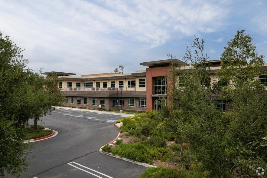 29899 Agoura Rd, Agoura Hills, CA for lease - Primary Photo - Image 1 of 4