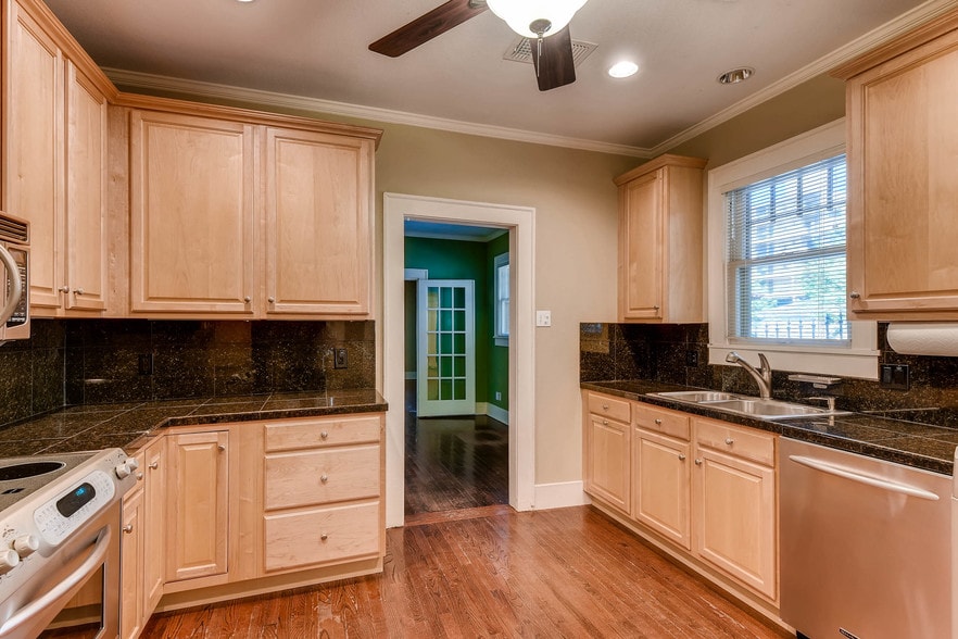 905 Nueces St, Austin, TX for lease - Interior Photo - Image 3 of 12